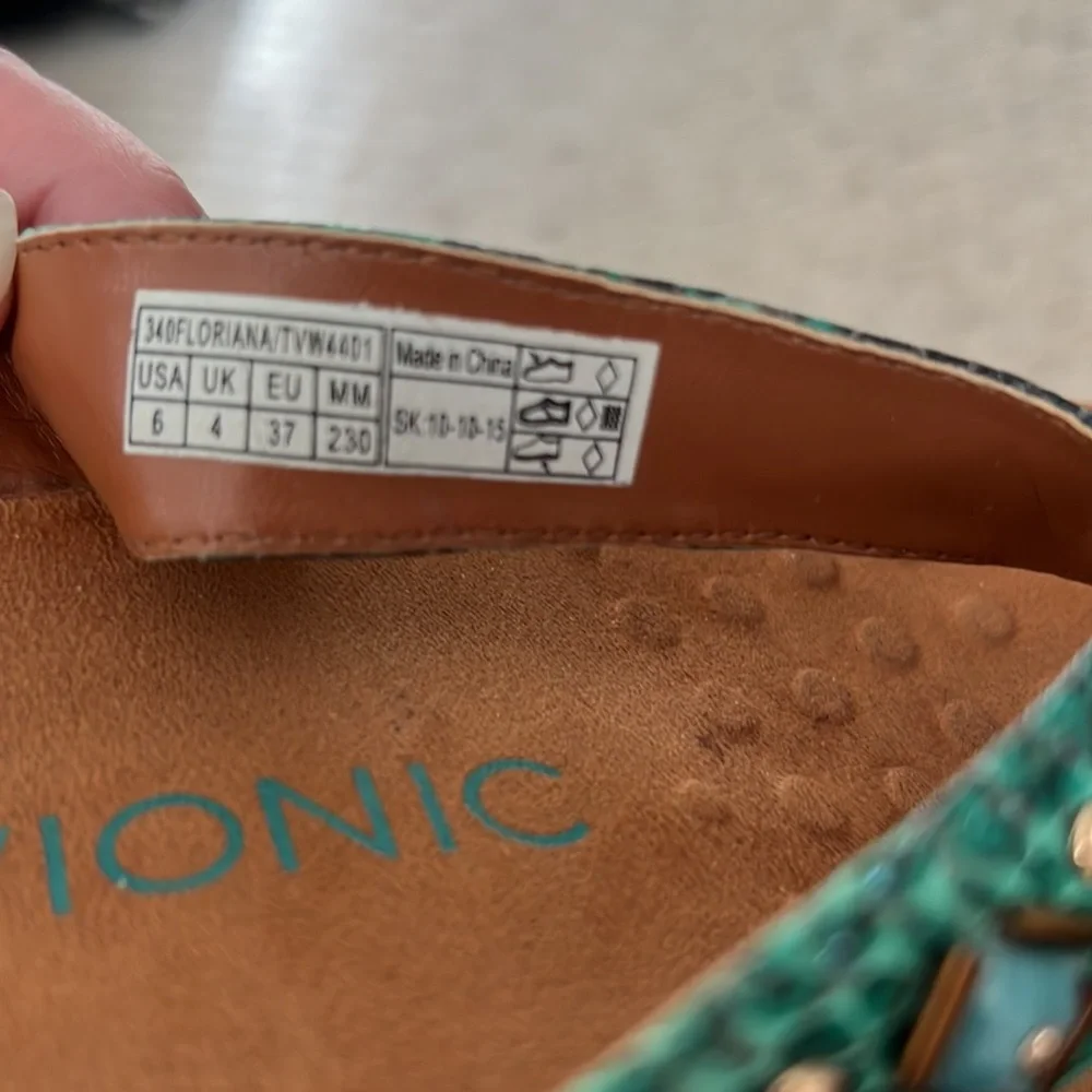 Vionic - Picture 3 of 3